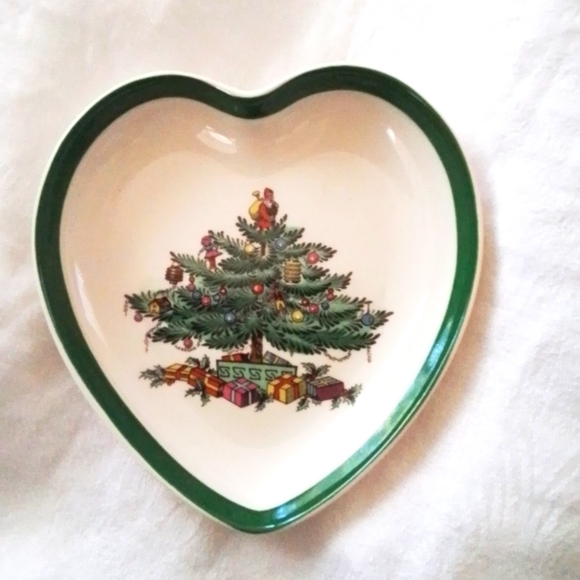 Spode Christmas Tree Heart Shaped 4” Trinket Dish - Picture 1 of 2